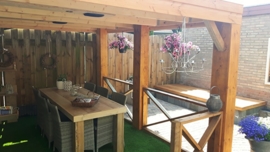 Veranda voor elke tuin en gemaakt in elk gewenst formaat.