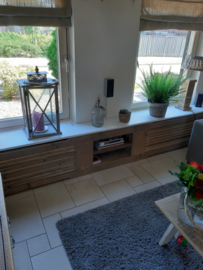 Radiatorombouw van oud steigerhout met een Mdf vensterbank