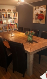 Tafel van oud steigerhout.