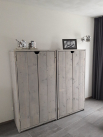 Kast van nieuw steigerhout in de Grey wash