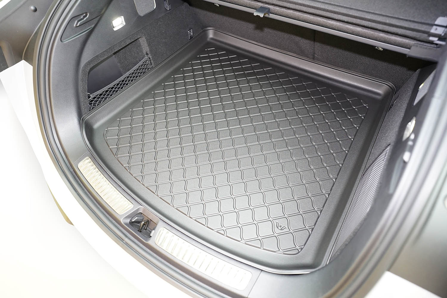 Rubberen Kofferbakmat op Maat – BYD Sealion 7 (electric) – vanaf 2024 – Verstelbare laadvloer (hoogste stand)