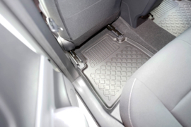 Automatten Rubber – op Maat – Toyota Prius V Plug-in Hybrid vanaf 2023 – Voetruimte