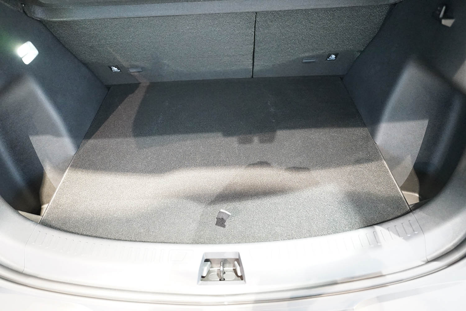 Rubberen Kofferbakmat op Maat – BYD Atto 2 (electric) SUV – vanaf 2025 – Verstelbare laadvloer (hoogste stand)