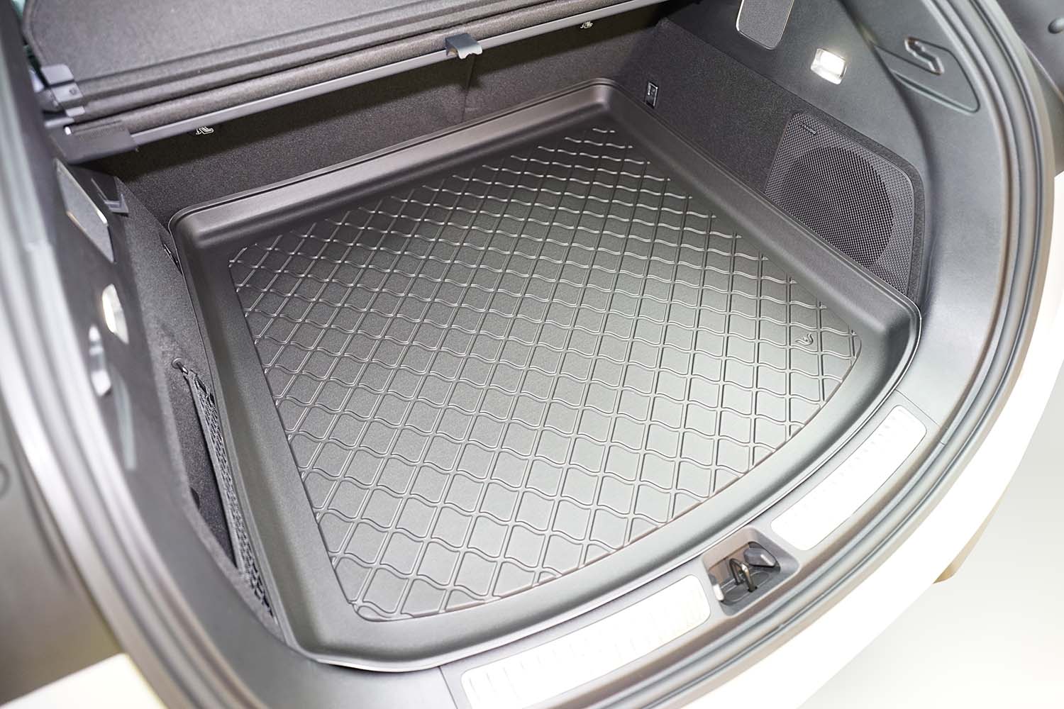 Rubberen Kofferbakmat op Maat – BYD Sealion 7 (electric) – vanaf 2024 – Verstelbare laadvloer (hoogste stand)