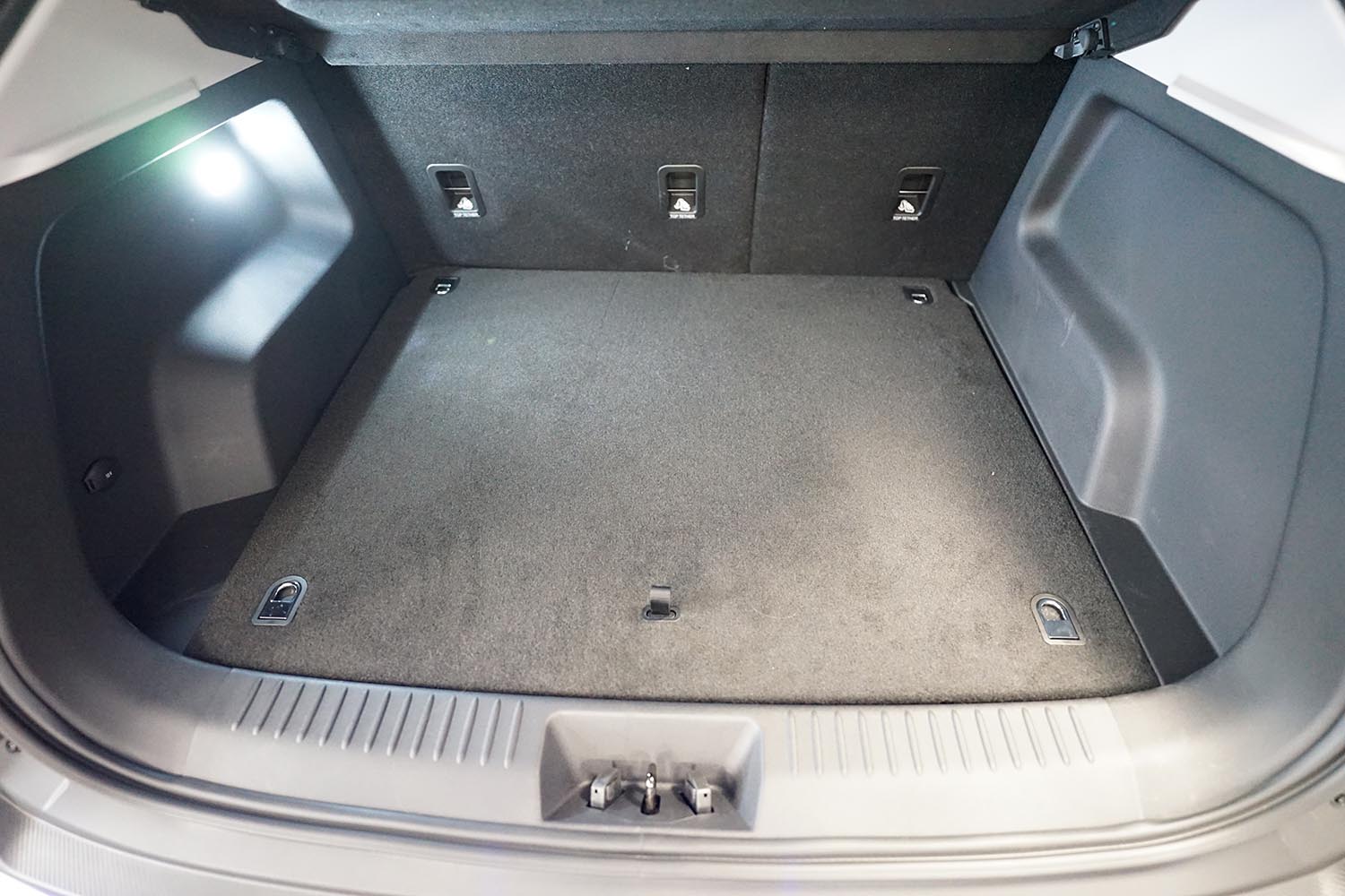 Rubberen Kofferbakmat op Maat – Omoda 5 / E5 SUV – vanaf 2024 – Dubbele koffervloer (bovenste stand)