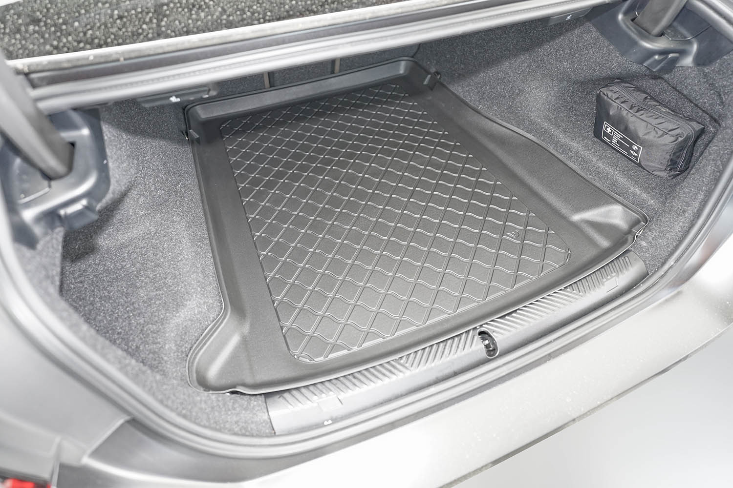 Rubberen Kofferbakmat op Maat – BMW i5 (G60E) Electric Limousine – vanaf 10.2023