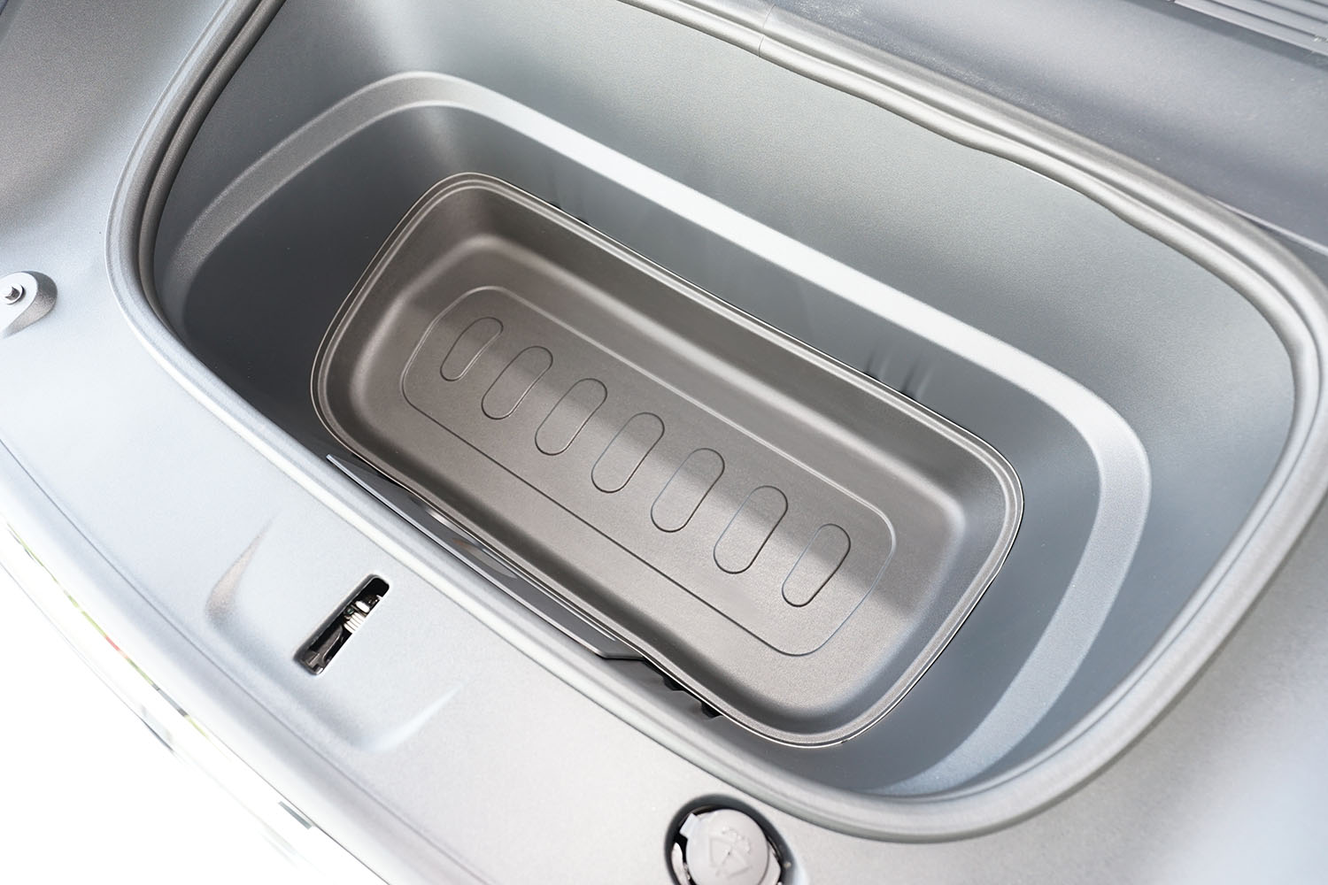 Rubberen Front Kofferbakmat op Maat – Tesla Model Y Juniper – Frunk – vanaf 2025