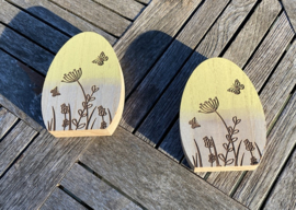HOUTEN DECO EI MET BLOEMEN EN VLINDERS