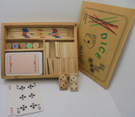 4 SPELLEN IN HOUTEN KISTJE OLD LOOK