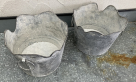 METALEN PLANTENBAKKEN GESCHUBT Met RINGOREN