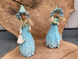 TWEE BLOEMEN MEISJES IN TURQUOISE SET VAN 2  23 cm Polystone
