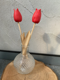 TULP AARDEWERK OP HOUTEN STEEL ROOD