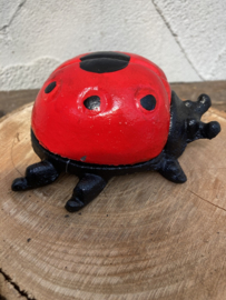 GIETIJZEREN LIEVEHEERSBEESTJE GEKLEURD MET LOSSE DEKSELTJE