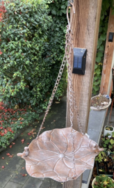 VOGELVOEDERBAK - VOGELBADJE MET 2 VOGELTJES HANGENDE METAAL