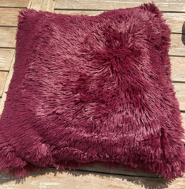 KUSSENHOES LUXE FLUFFY 45X45 CM RED PLUM
