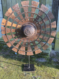 HOUTEN SPINNEWIEL OP STANDAARD NR 1.