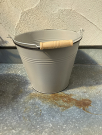 Emmer grijze metaal 16 cm hoog