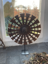 HOUTEN SPINNEWIEL OP STANDAARD NR 1.