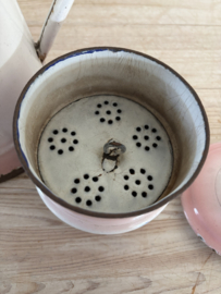 Roze koffiepot met opstand