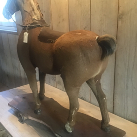 Groot paard op wielen