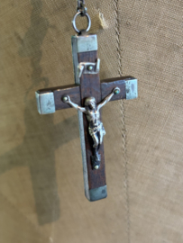 Rozenkrans hout met metalen kruis