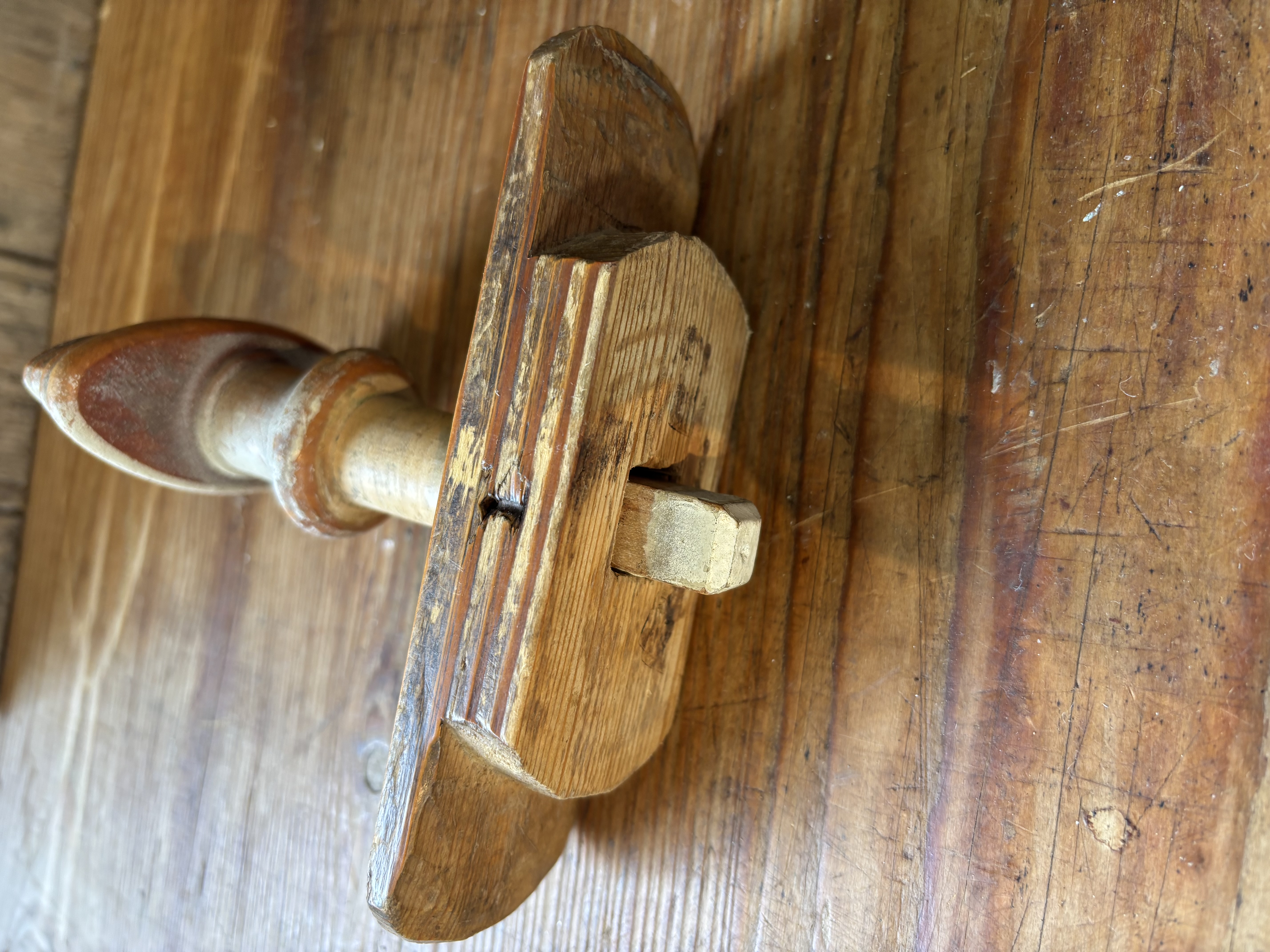 Enkel houten knop nr 20