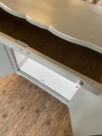 Meidenkastje met bovenla.