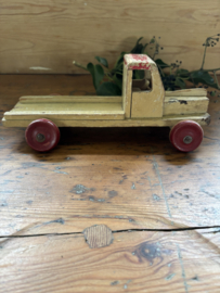 Oud houten vrachtautootje