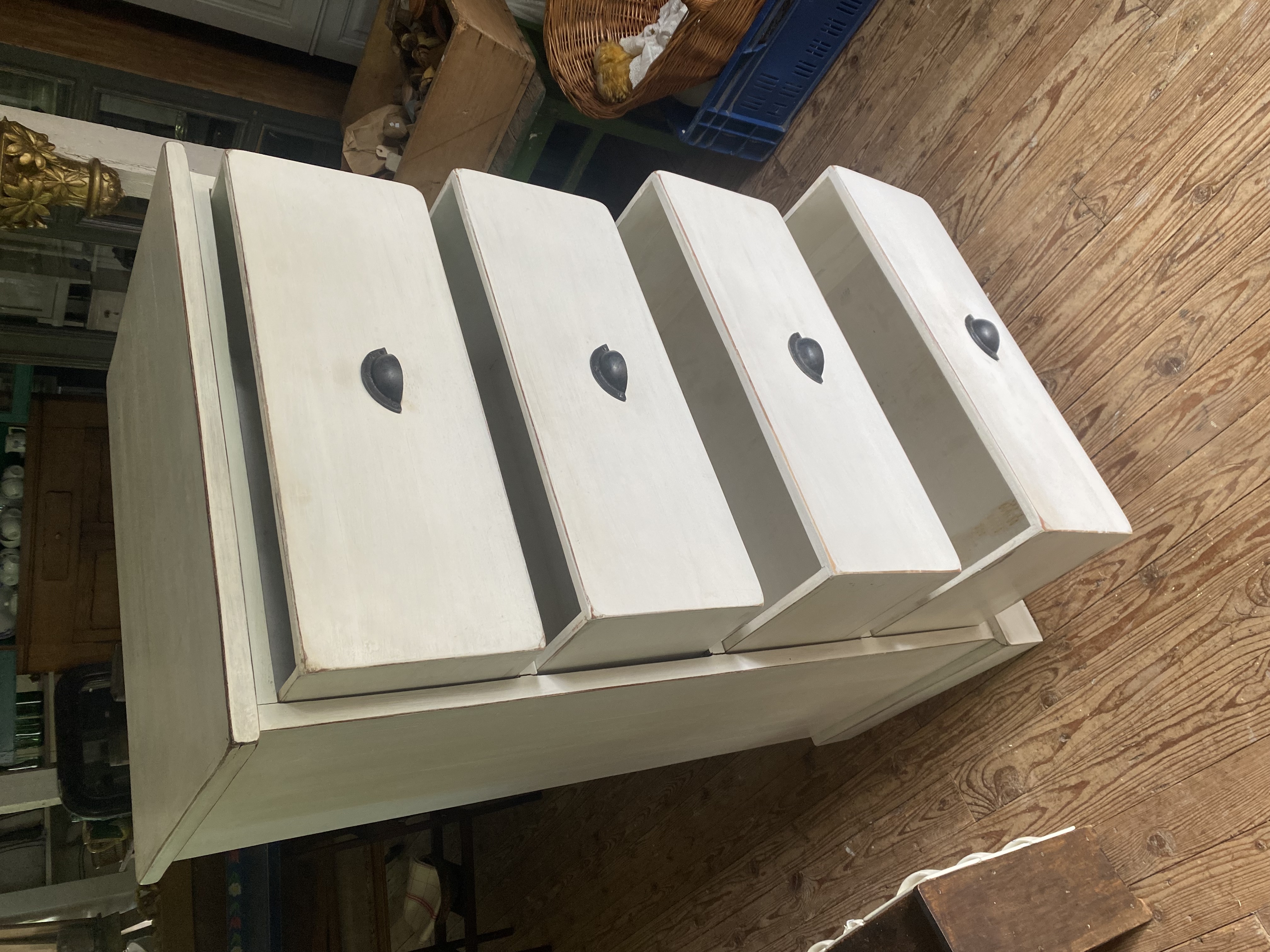 Witte ladenkast
