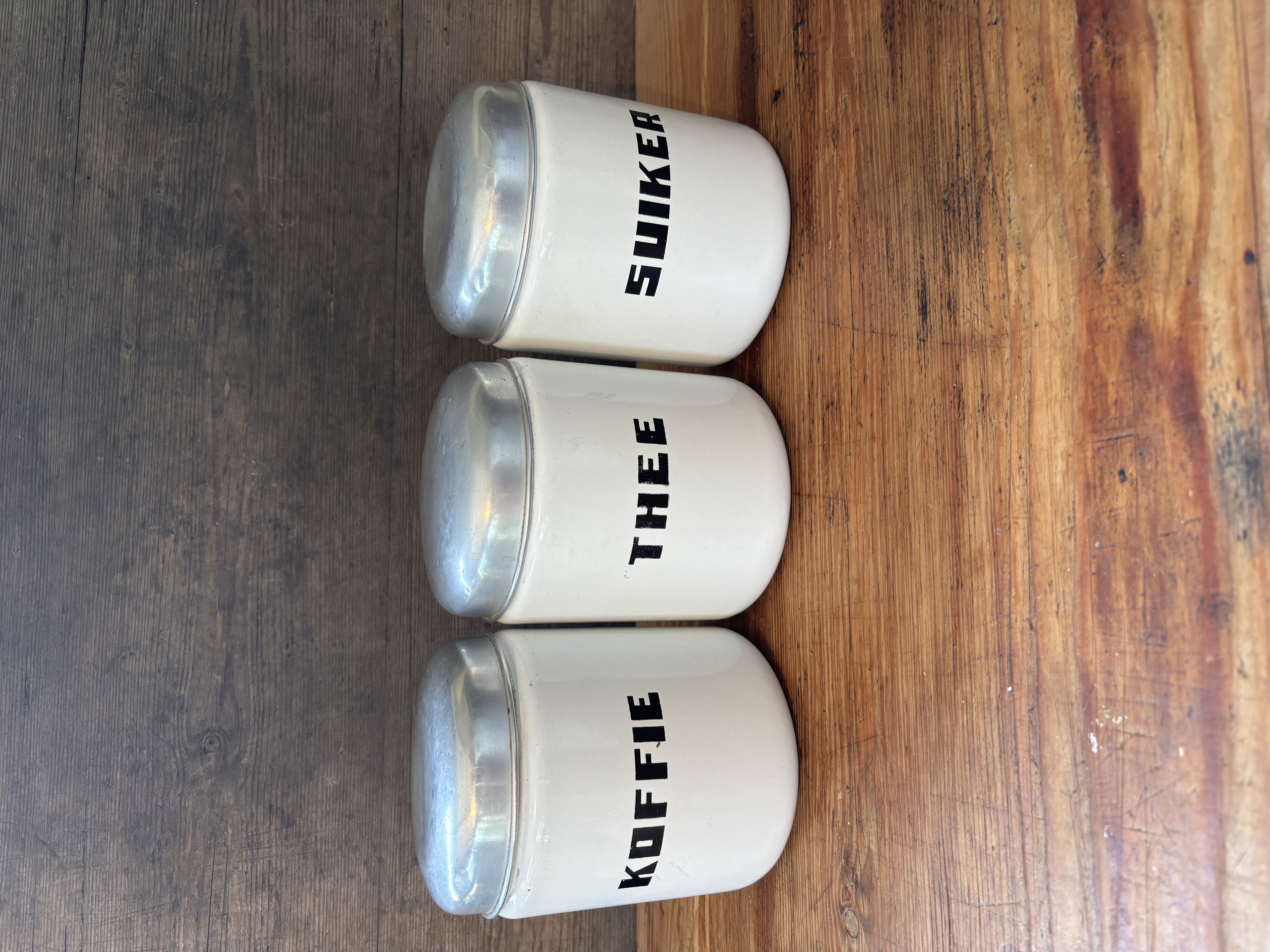 Witte koffie, thee, suiker