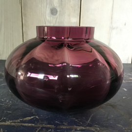 Mooie aubergine kleur vaas