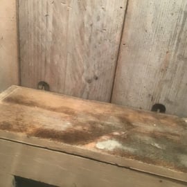 Vakken kastje met glas