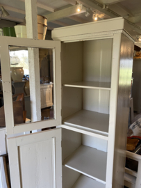 ( Verkocht ) Eendeurs vitrinekast met onderkast en deuren linksom open.