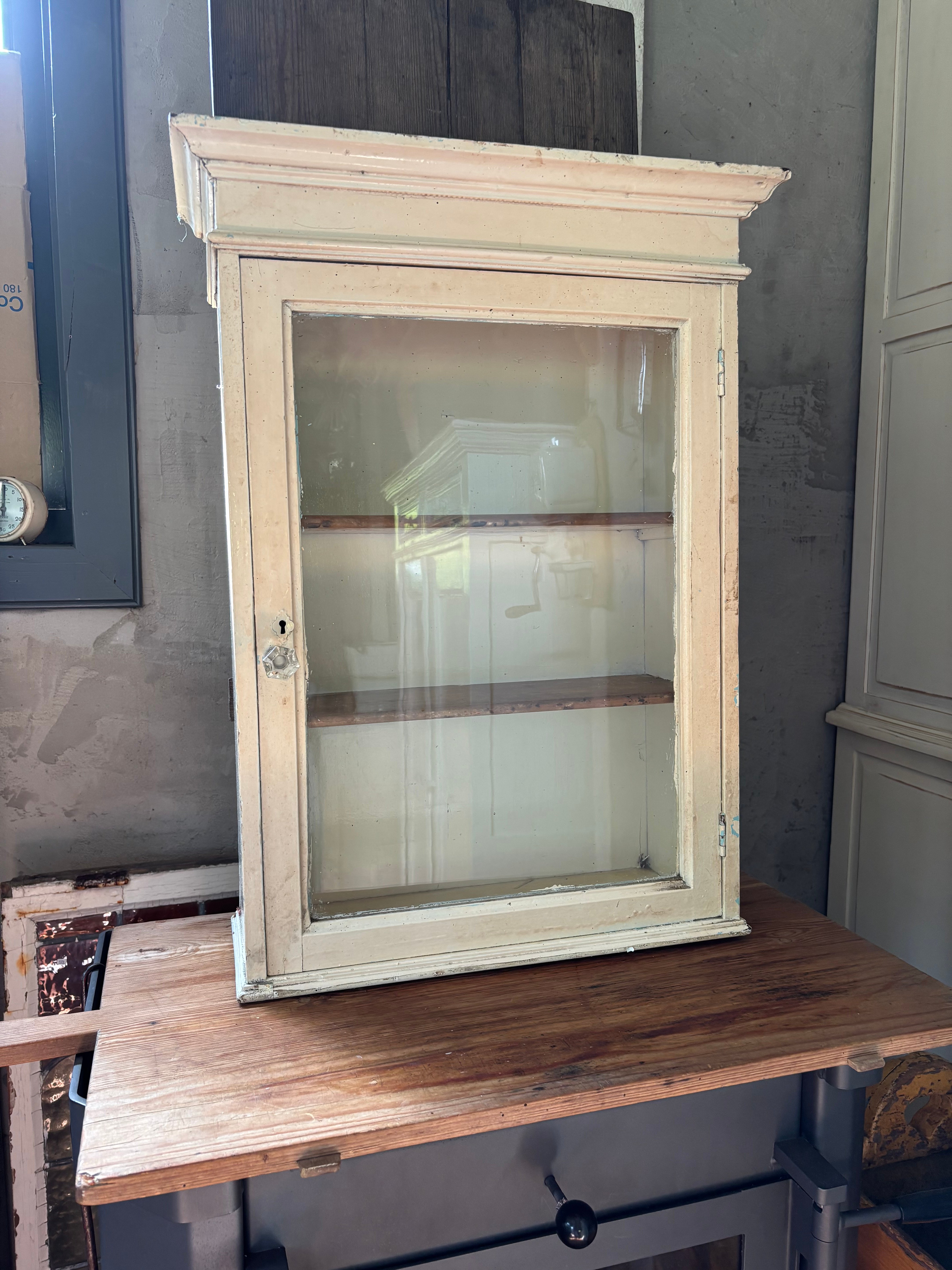 Klein vitrine kastje