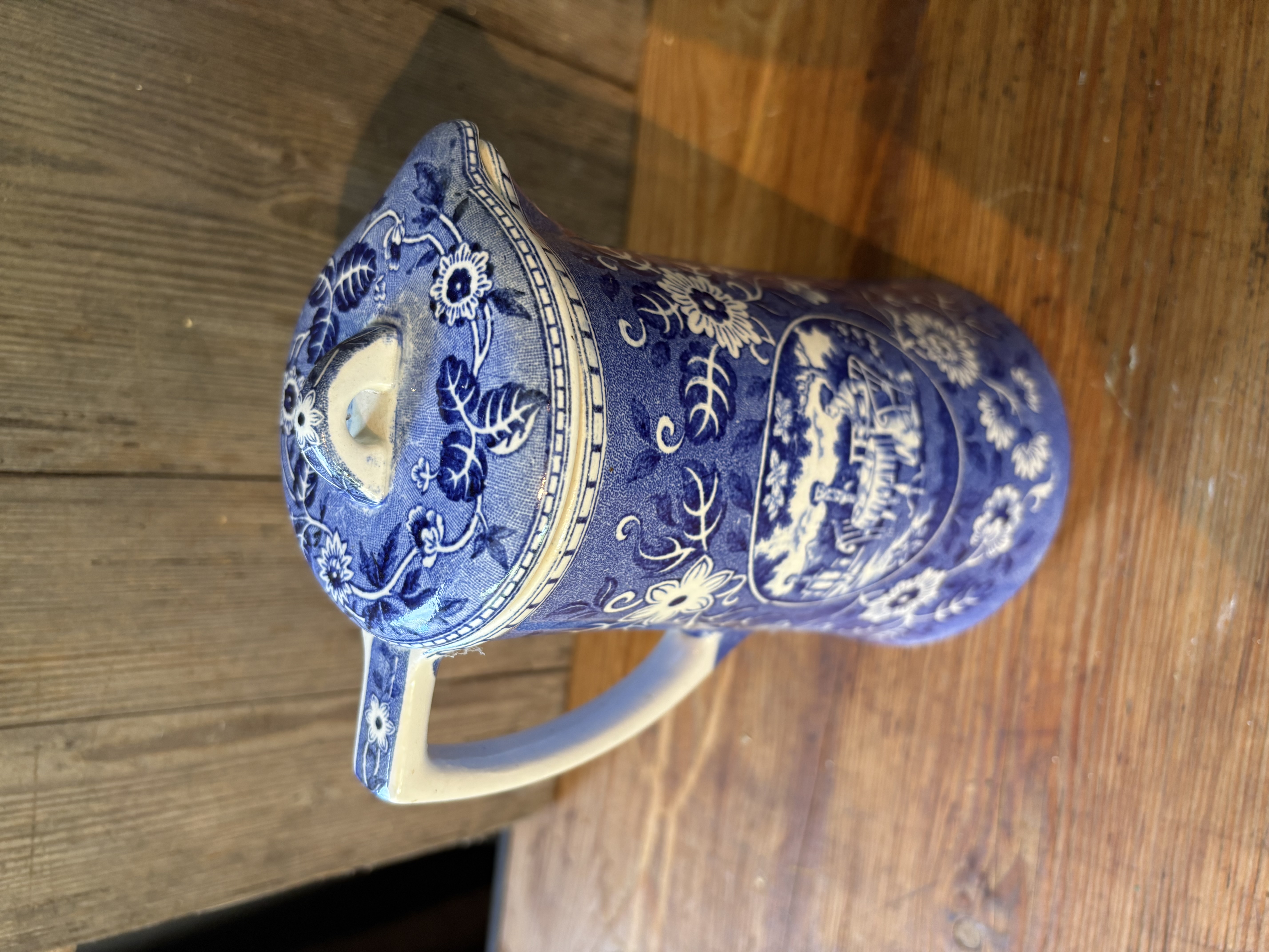 Teadrinker kan met deksel