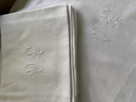 Antieke doeken met monogram