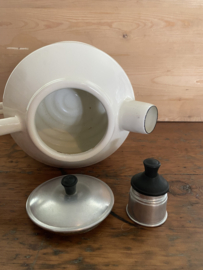 Crème kleurige fluitketel