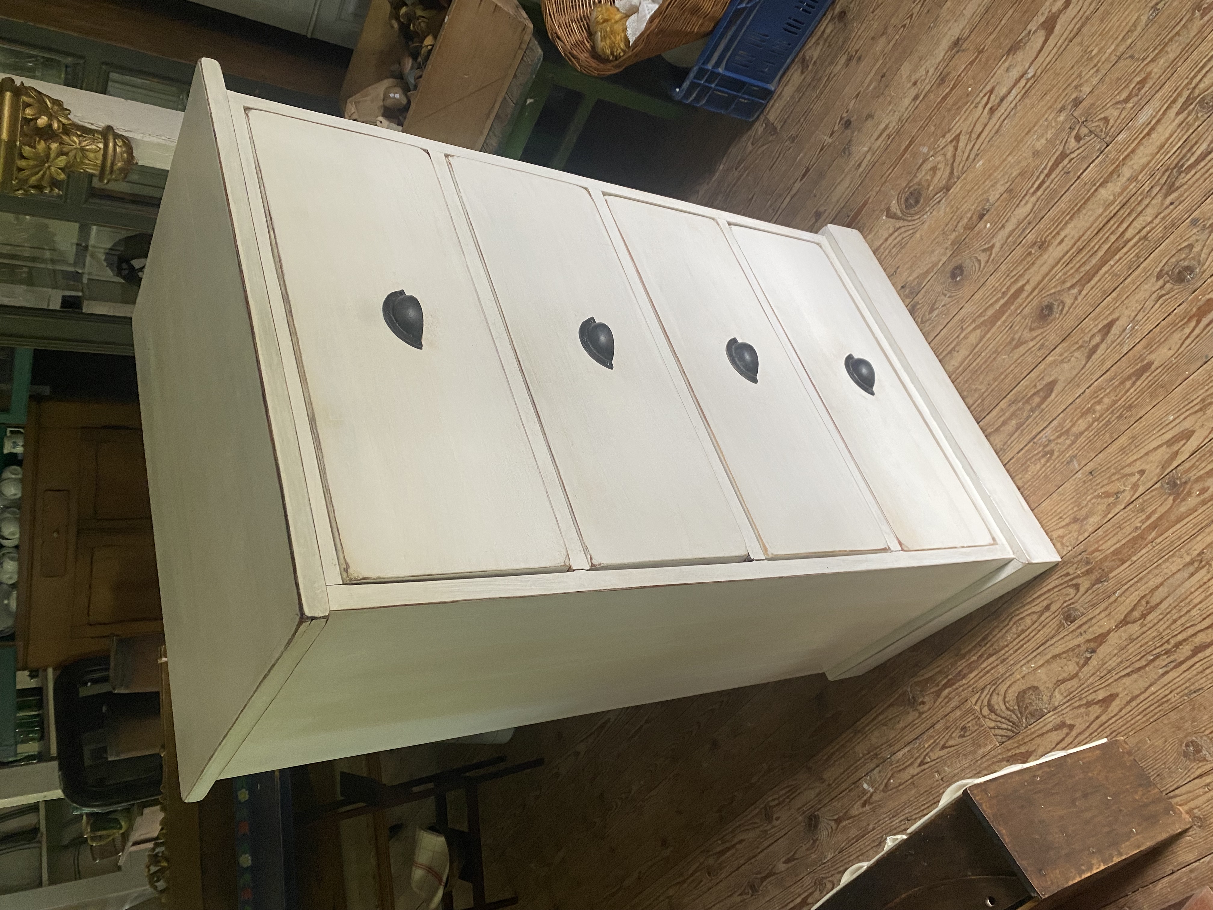 Witte ladenkast
