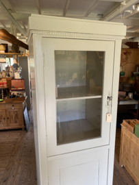 ( Verkocht ) Eendeurs vitrinekast met onderkast en deuren linksom open.
