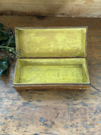 Houten doosje met bloemen