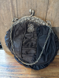 Victoriaans tasje met beugel en monogram