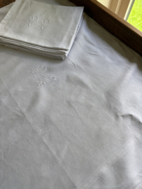 Antieke doeken met monogram