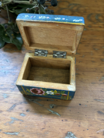 Prachtig doosje met bloemen