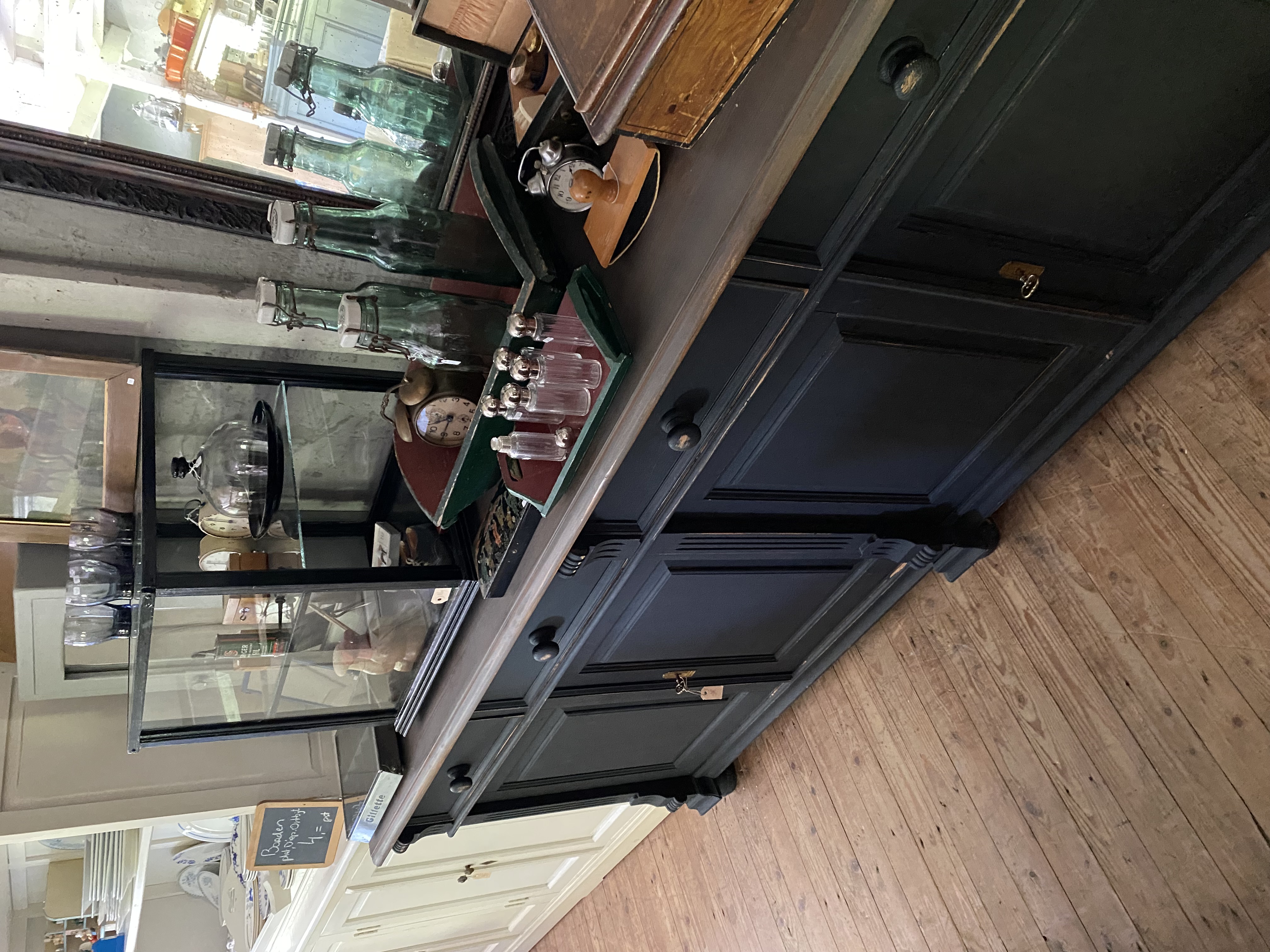 Zwart 4 deuren, en 4 laden dressoir