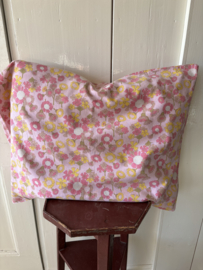 Twee slopen roze bloemetjes