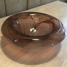 Glas schaal op drie poten