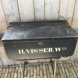 Zwarte kist H.Visser.W zn