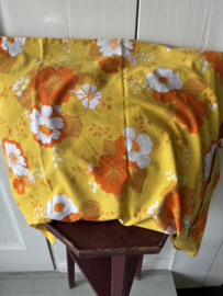 Gele sloop vintage bloemen