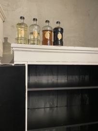 Lichtblauwe demontabele kast.