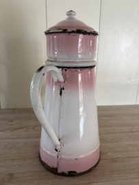 Roze koffiepot met opstand